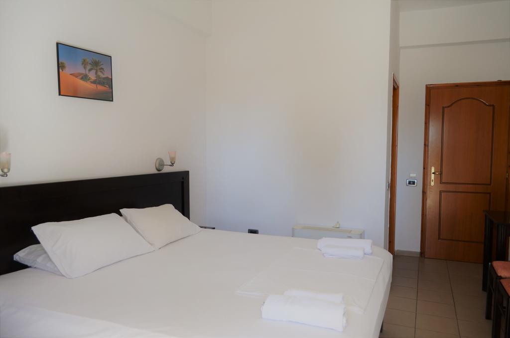 Jb Hotel Sarandë Exterior foto